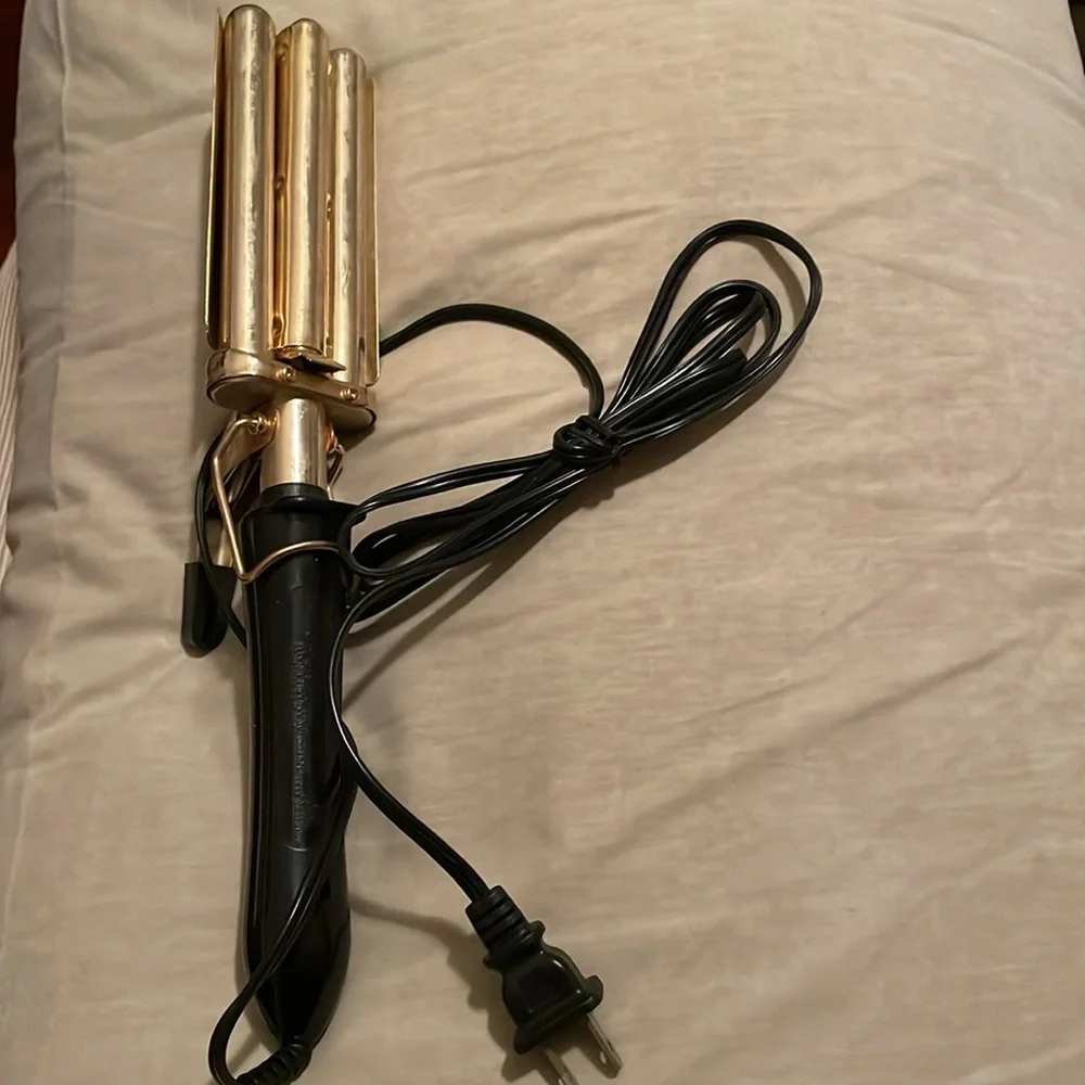 VIDAL SASSOON GOLD SERIES HAIR WAVERS/High & Low heat settings. Heats to 210 VNT